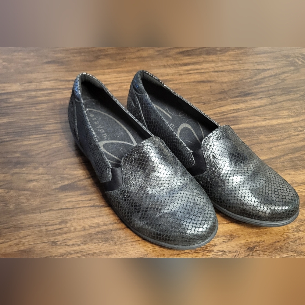 Aravon Adalyn Black Reptile Print Slip Ons Size 7.5
